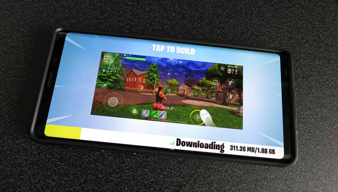 Samsung Galaxy Note 9 playing fortnite